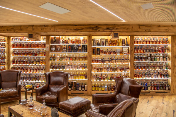 Flury ZH Affoltern Whiskykeller Intro 01