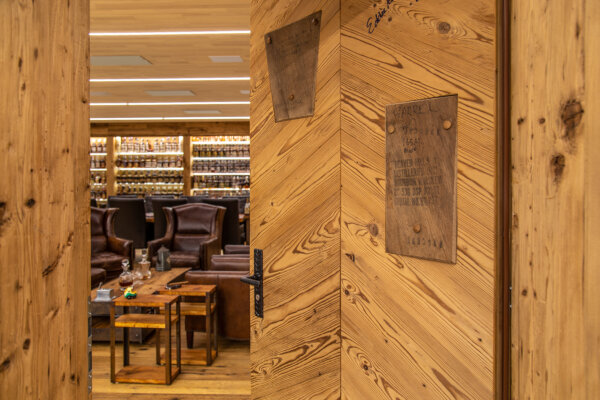 Flury ZH Affoltern Whiskykeller Intro 06